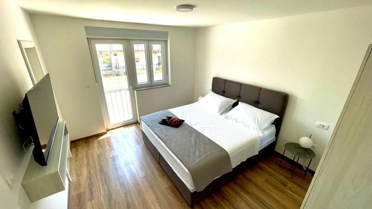Studio Apartmani Kaja I Iva Сини Екстериор снимка