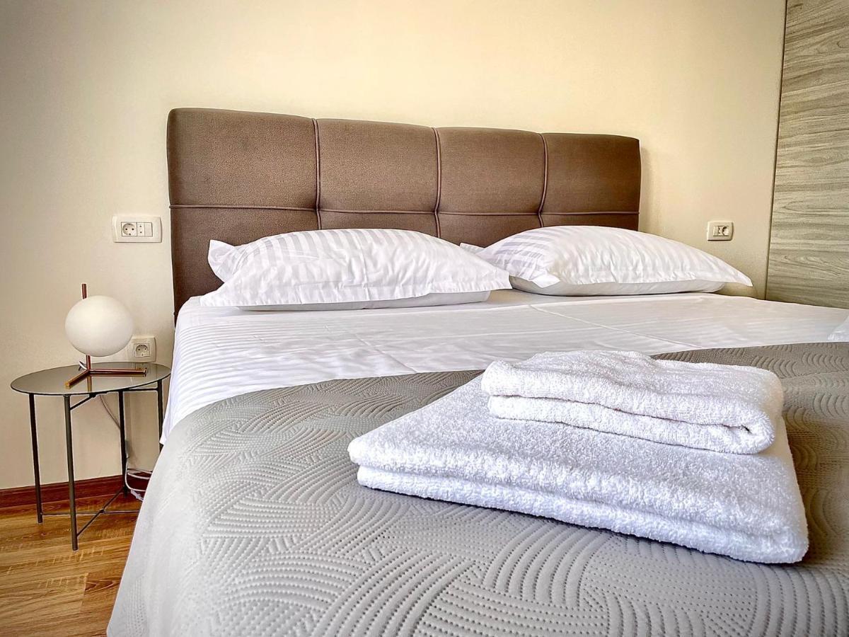 Studio Apartmani Kaja I Iva Сини Екстериор снимка