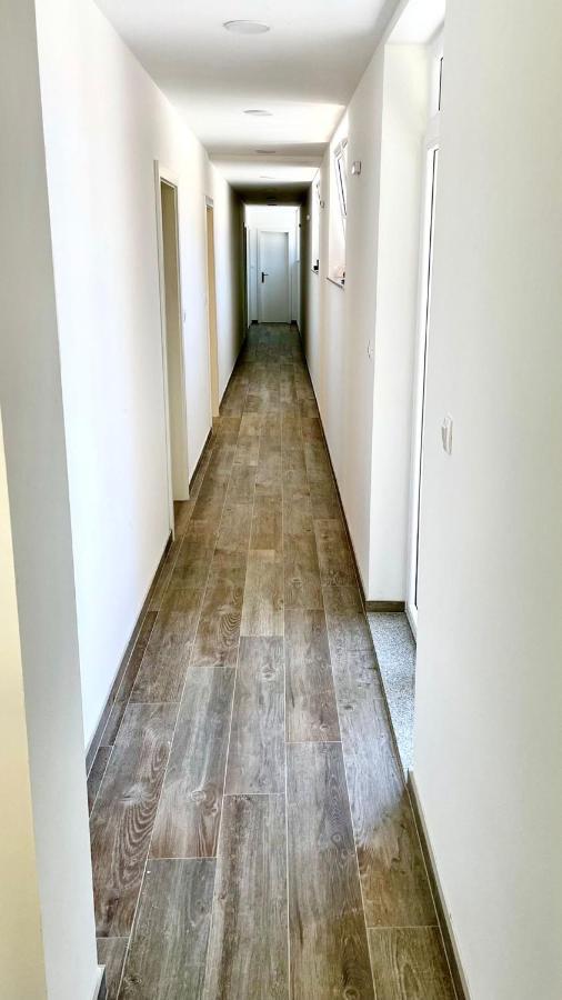 Studio Apartmani Kaja I Iva Сини Екстериор снимка