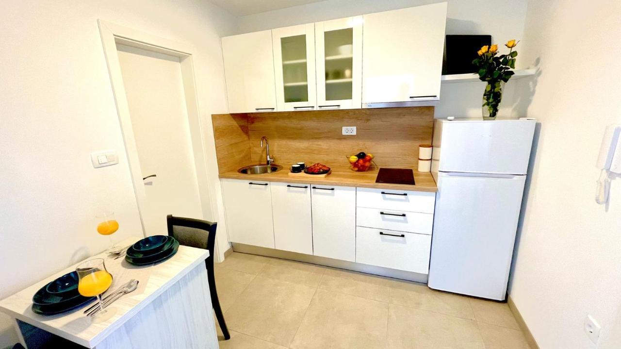 Studio Apartmani Kaja I Iva Сини Екстериор снимка