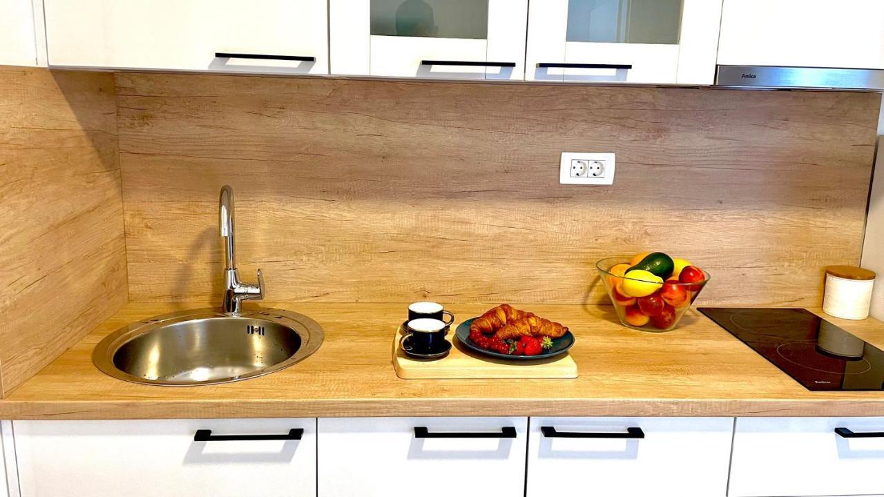 Studio Apartmani Kaja I Iva Сини Екстериор снимка